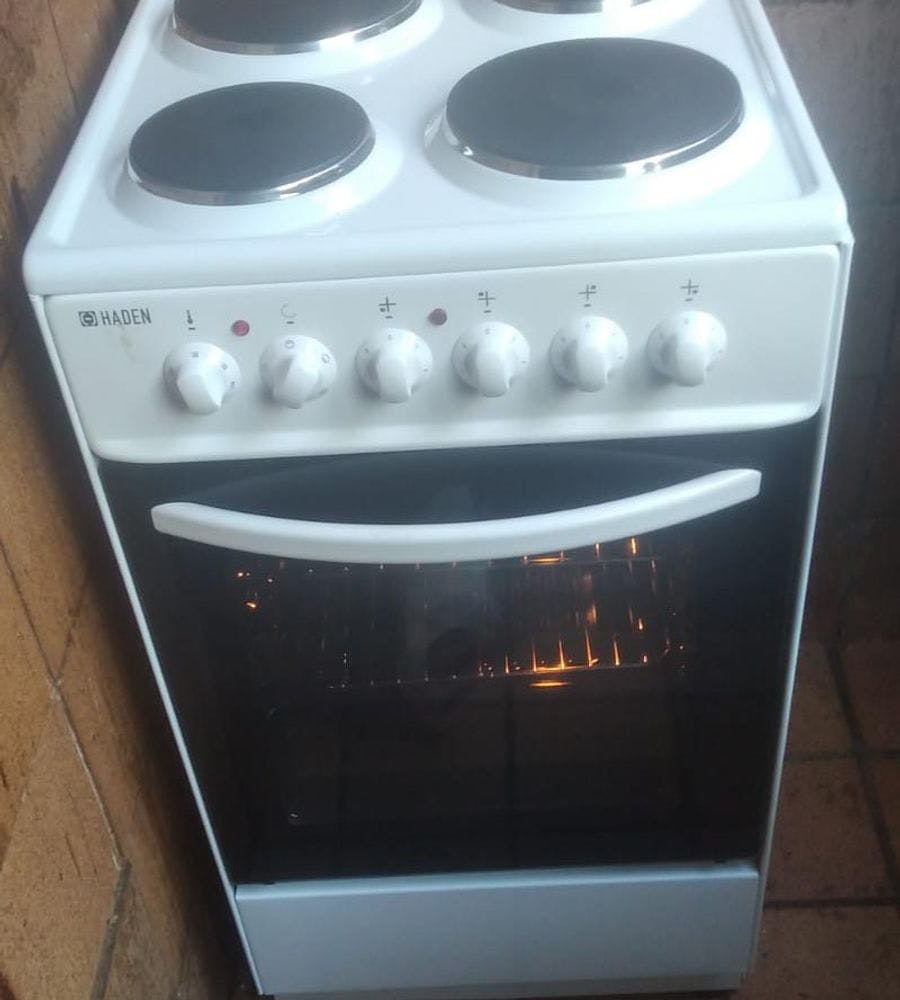Single mother of three provided new oven through hardship grant